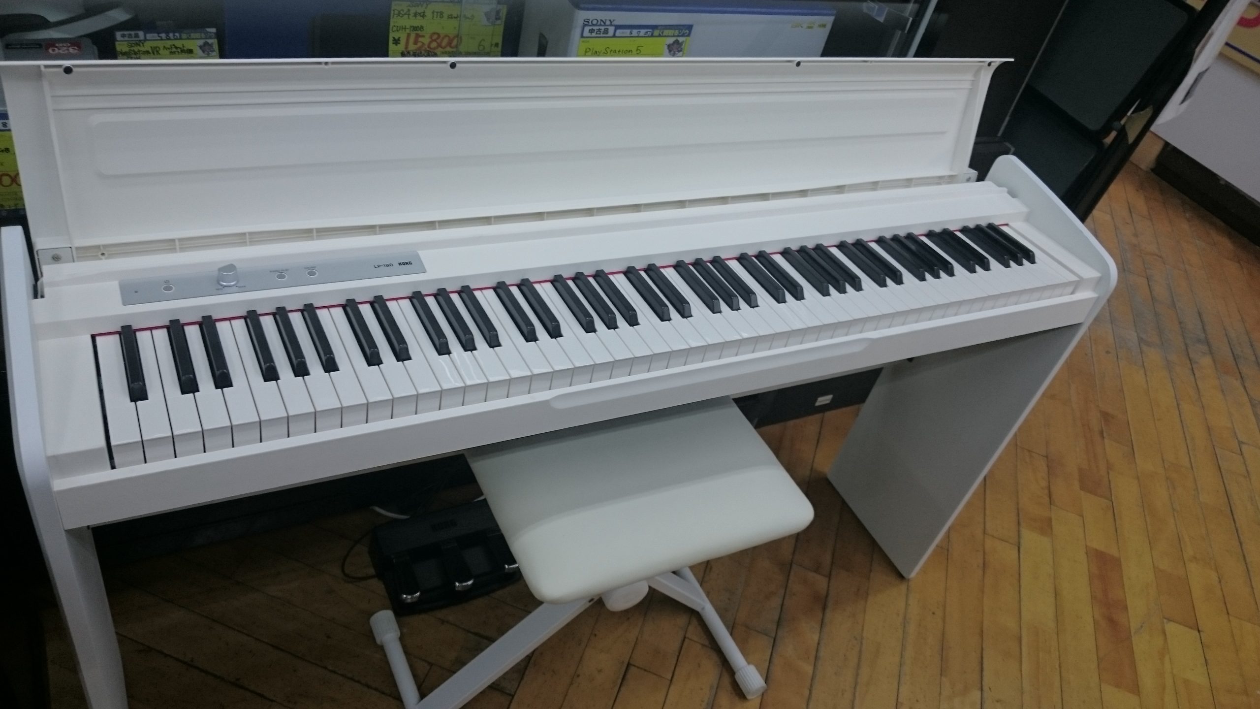 （入荷情報）KORG　電子ピアノ　白　88鍵盤　２０２２年製　LP-180　高く買取るゾウ八幡東店